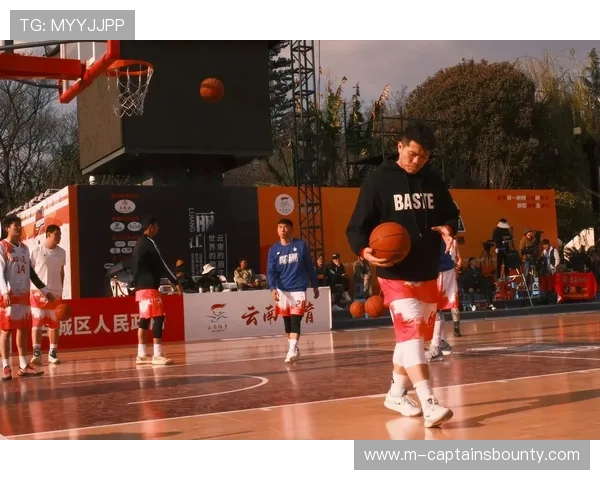 云南曲靖篮球联赛开幕，双赛联动助推“赛事进商圈”